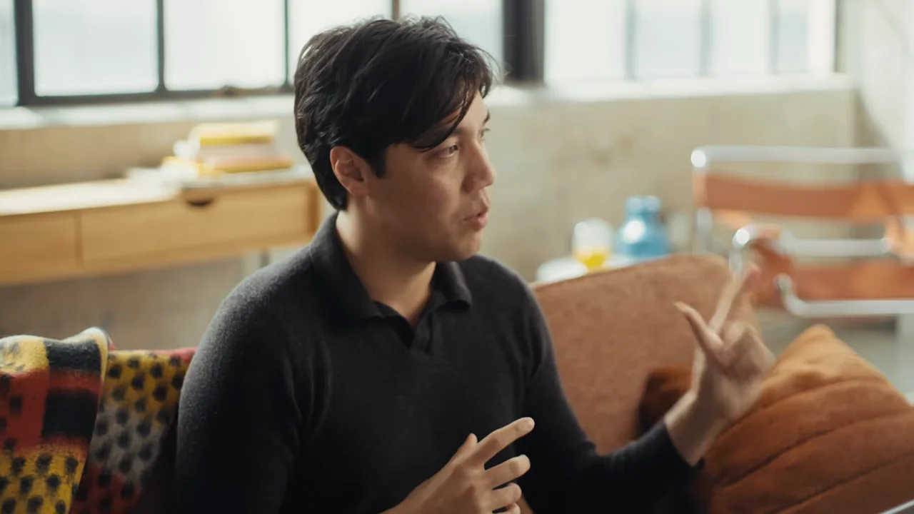An interview-style shot precedes the screen demonstration.